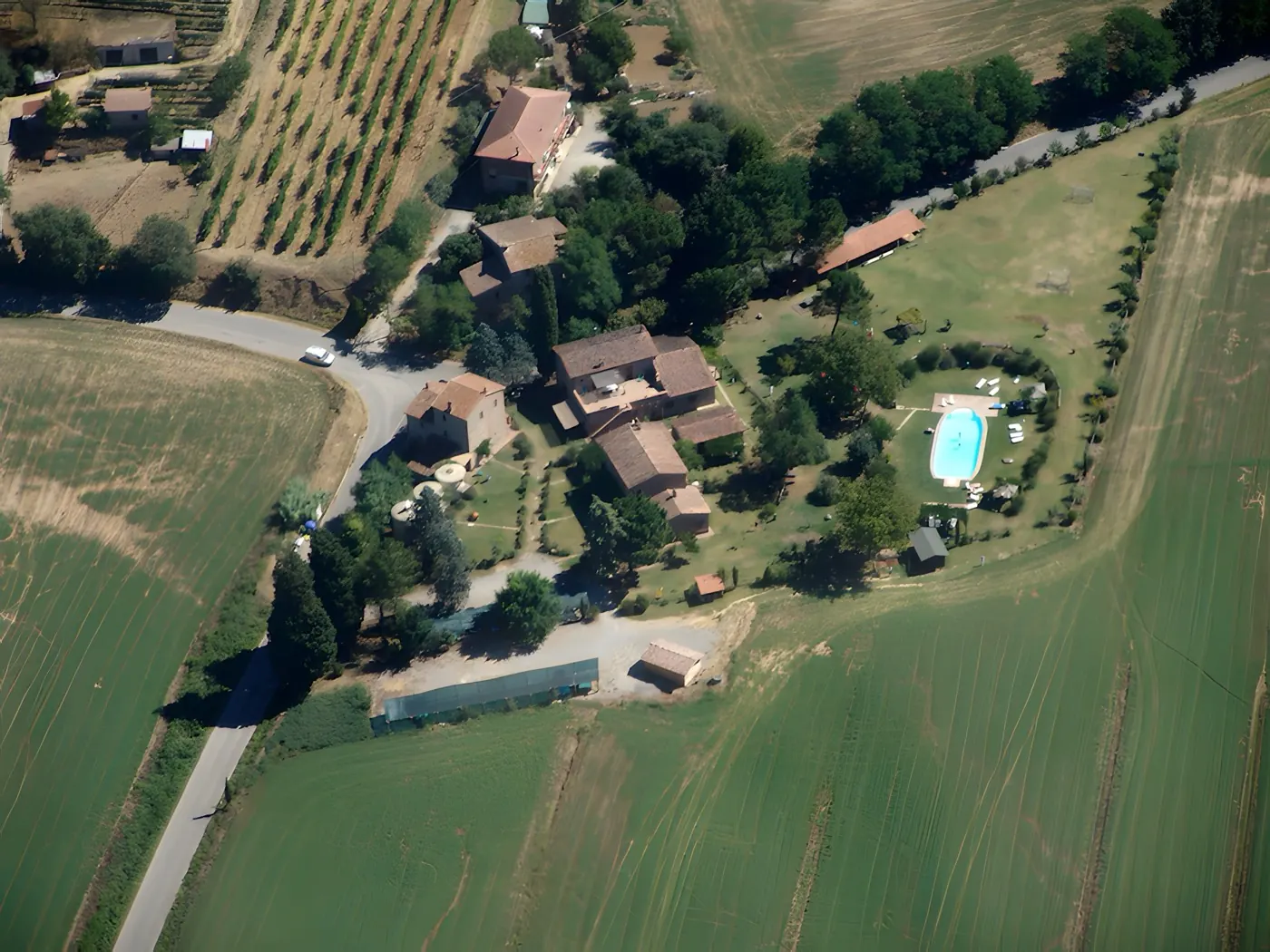 Tutto il borgo 1
