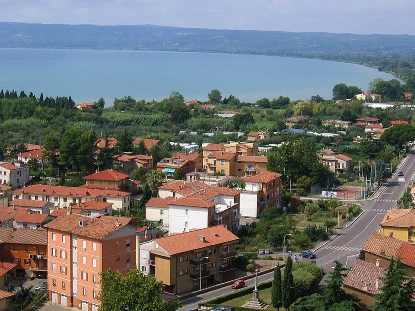 Bolsena · vista del lago e del borgo