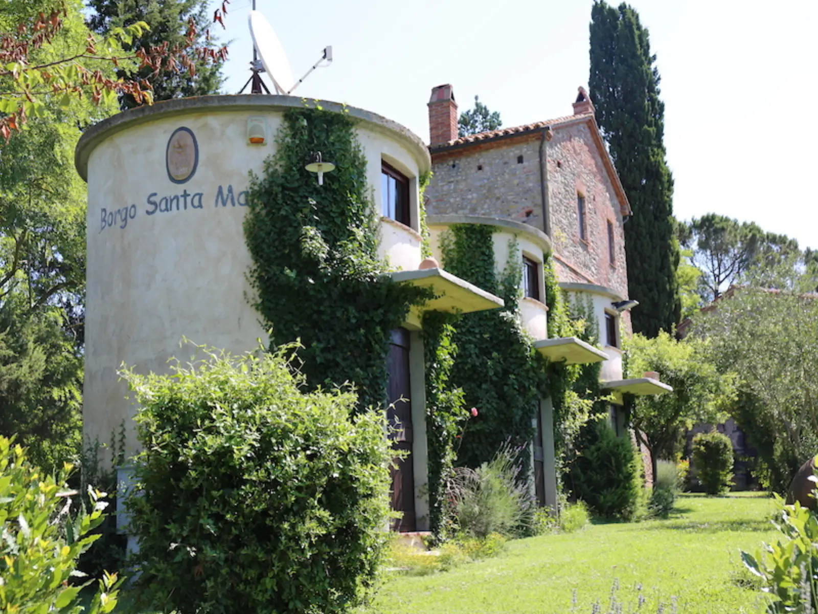 Borgo · scorci e dettagli
