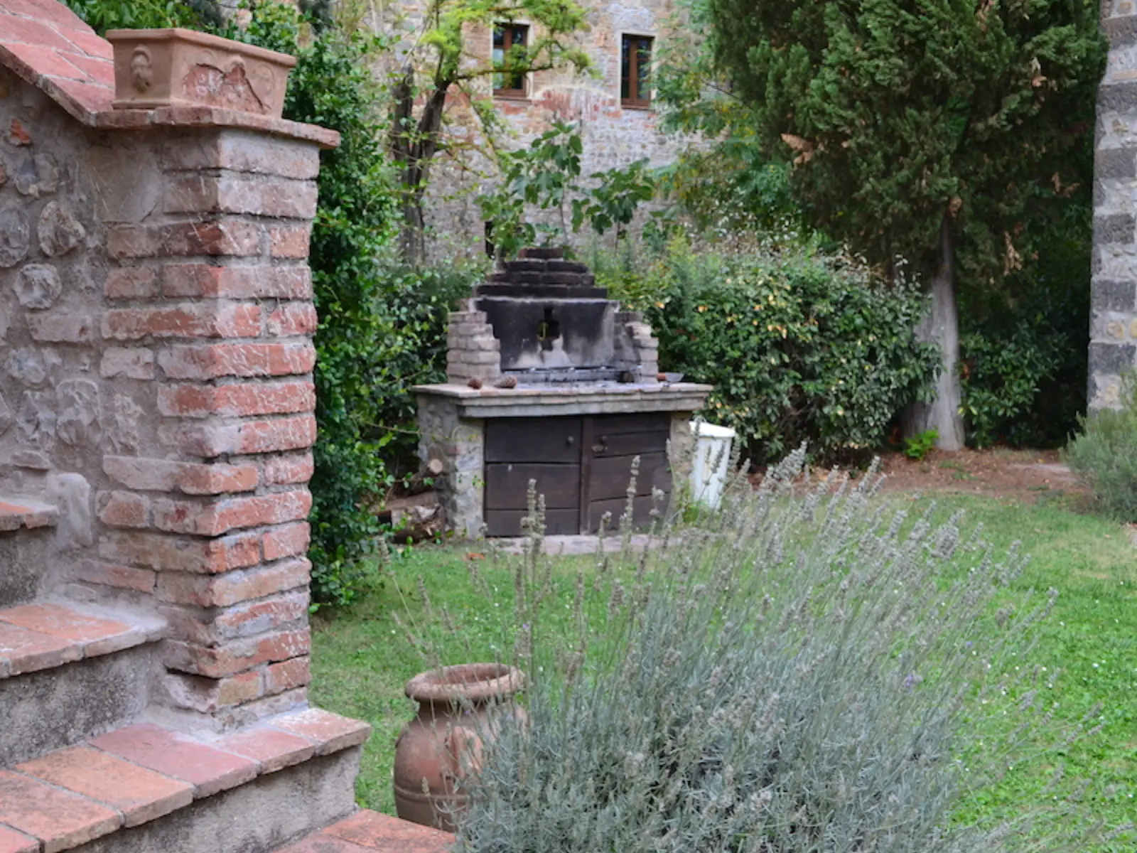 Borgo · scorci e dettagli